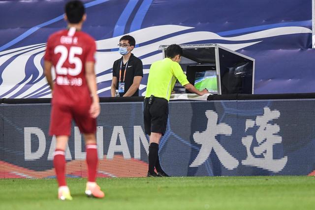 国家队或不再归化！中国男篮想打进28年奥运会，只能依靠李凯尔？